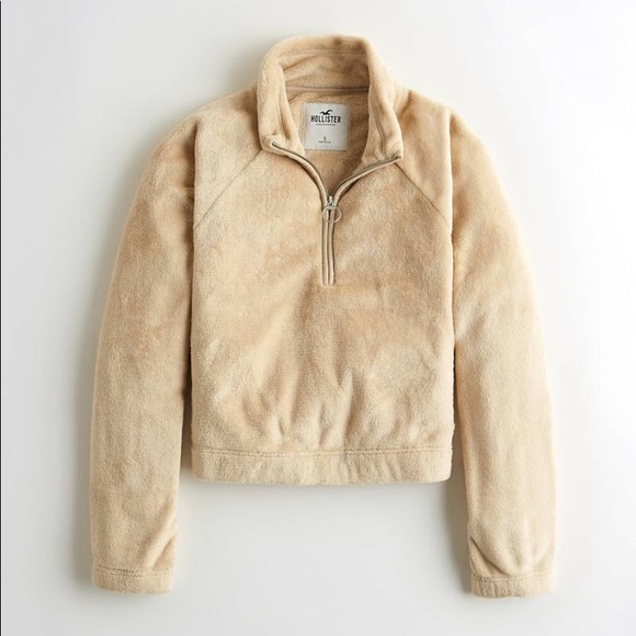SOLD on Merc✨NWT Hollister soft furry half-zip - Picture 2 of 4